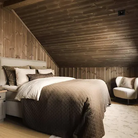 Lakehouse Cedar With Sauna And Jacuzzi Villa *